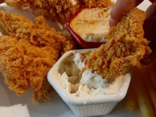 Crispy Chicken with Fries served with Mayo