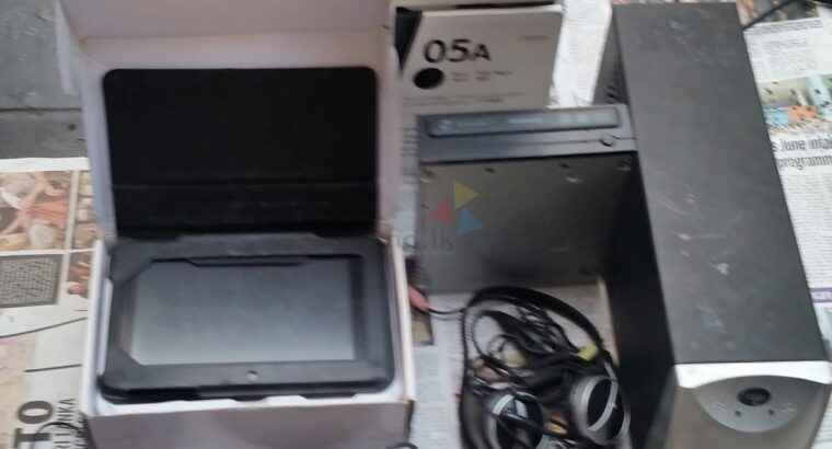 COMPUTER & AV ITEMS LOT