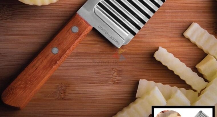 CRINKLE CUTTER KNIFE WITH WOODEN HANDLE