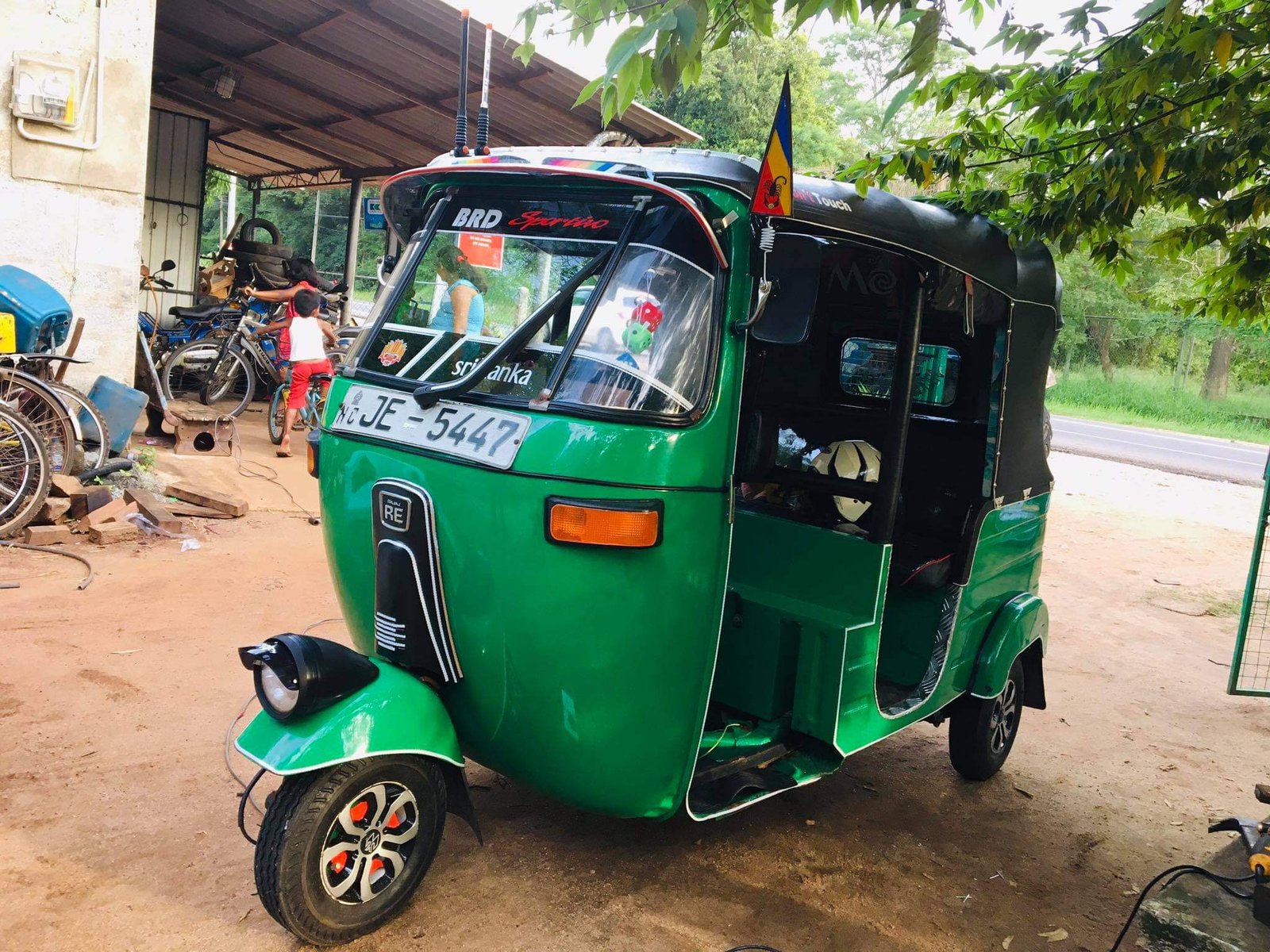 Bajaj 2 Stroke Three Wheel | 5ynd.lk