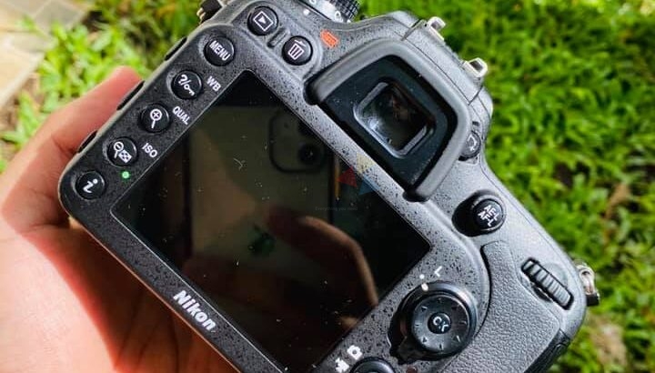 NIKON D7100