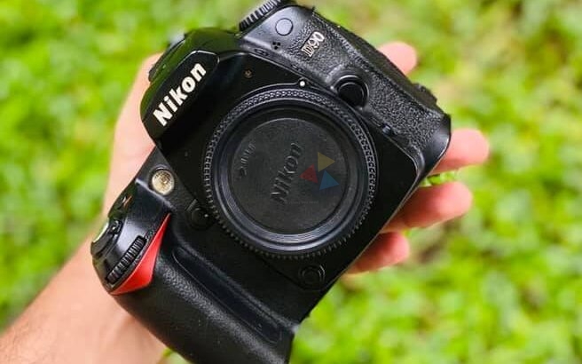 NIKON D90