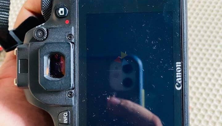 CANON 100D WITH 18-55mm LENS IS STM
