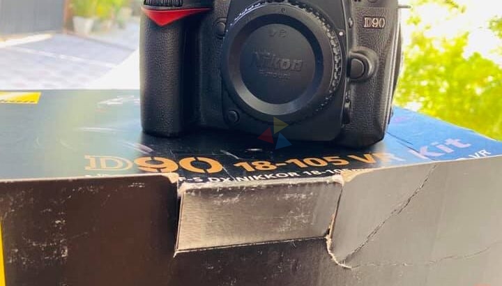 NIKON D90