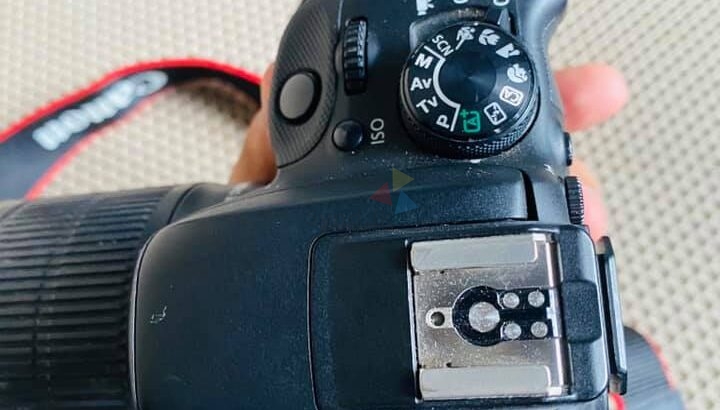 CANON 100D WITH 18-55mm LENS IS STM