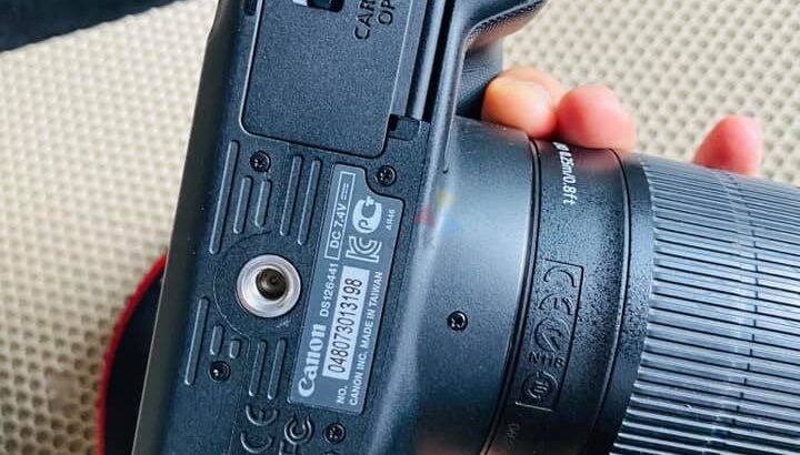 CANON 100D WITH 18-55mm LENS IS STM