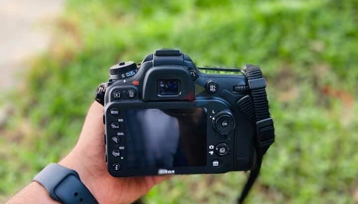 NIKON D7100 WITH 18-105mm LENS DX VR