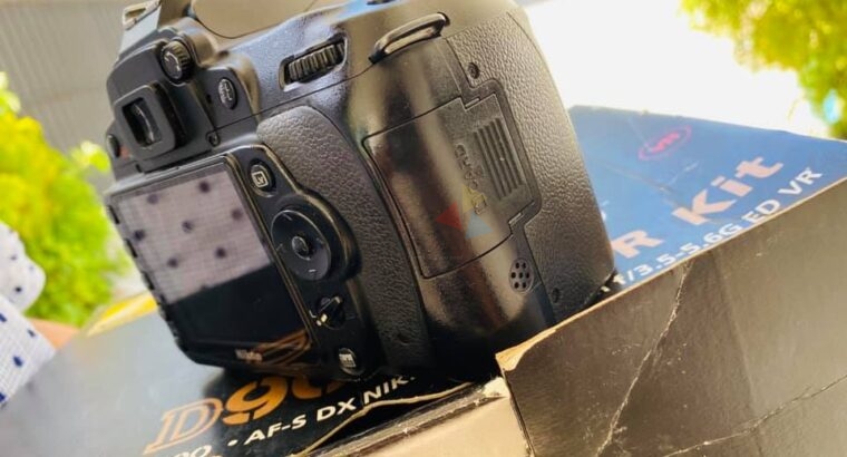 NIKON D90