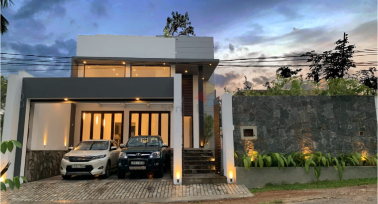 House For Sale In Athurugiriya