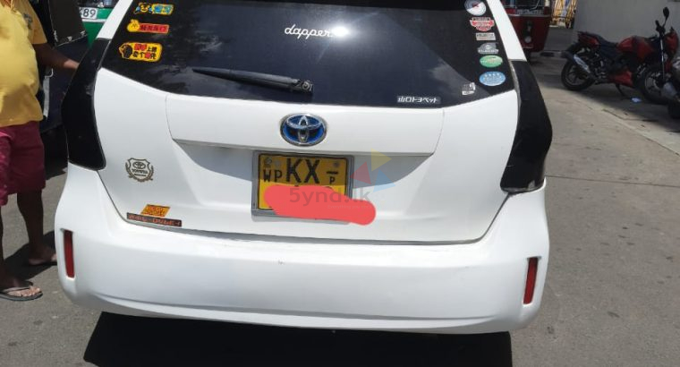 Toyota Prius Alpha 2013