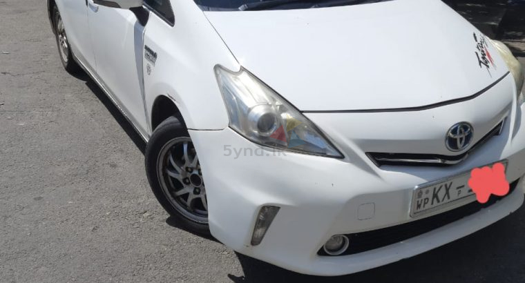 Toyota Prius Alpha 2013