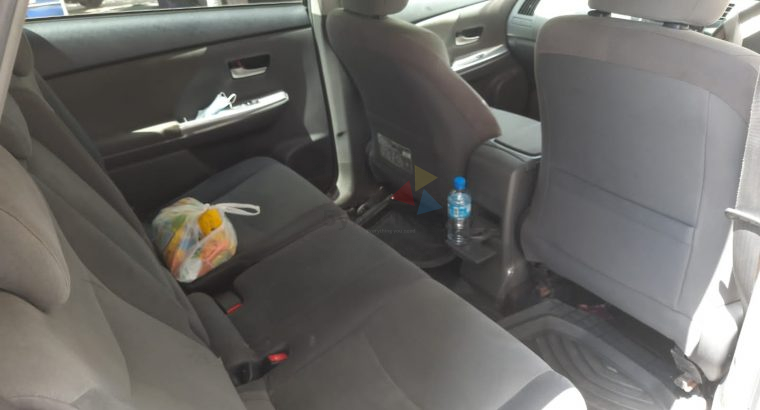 Toyota Prius Alpha 2013