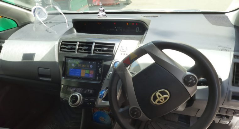 Toyota Prius Alpha 2013
