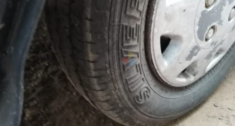 Nissan Dutsun Whait 1989