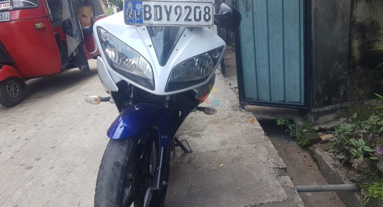 Yamaha R15 2015