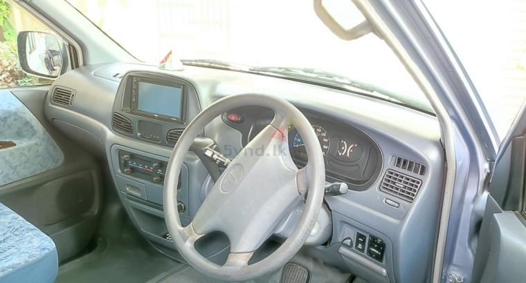 Toyota Noah Liteace 2005