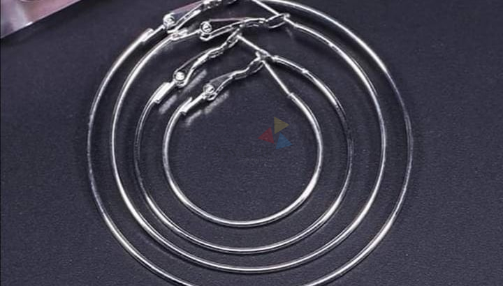 Hoops earrings