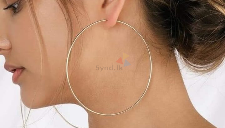 Hoops earrings