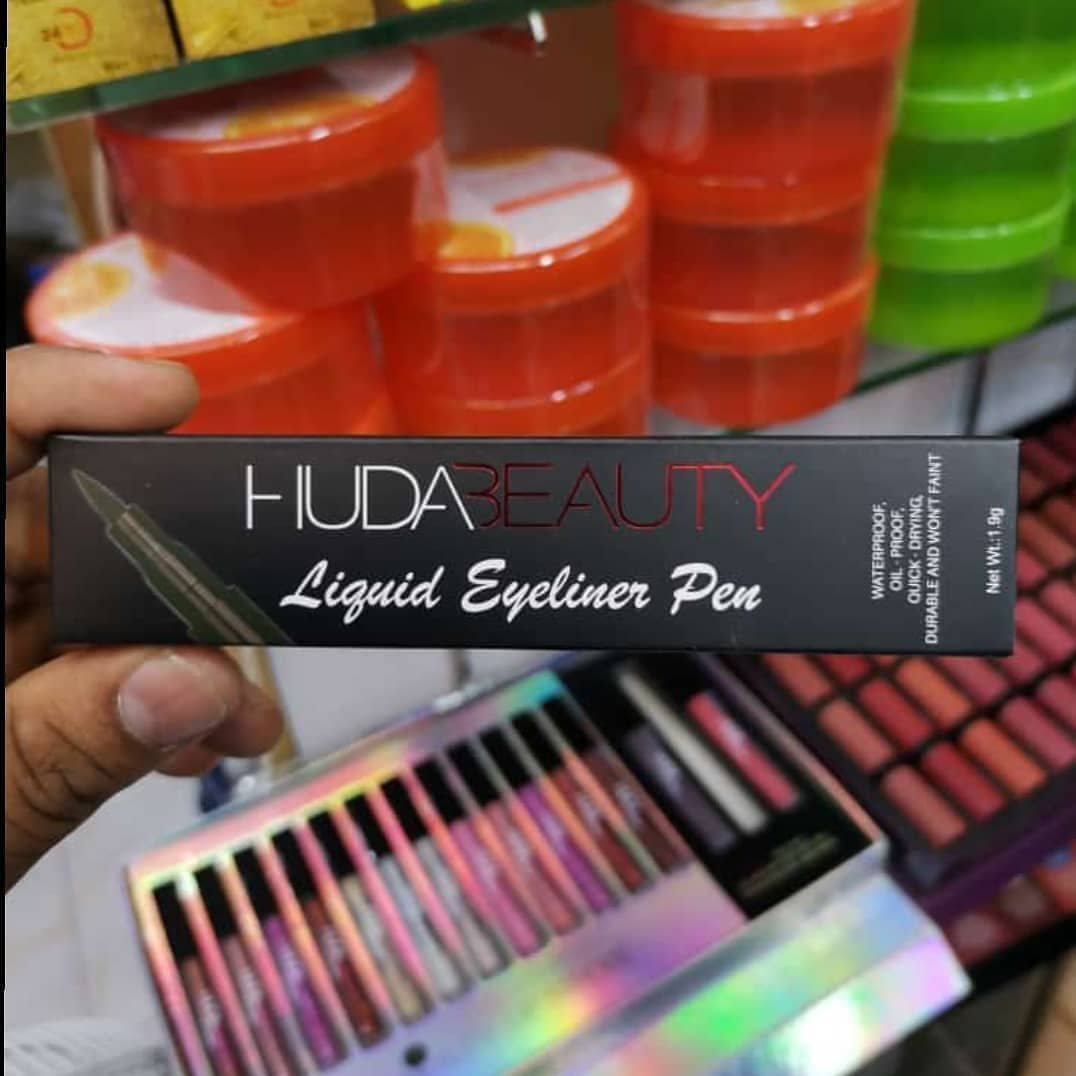 Huda Beauty liquid Eyeliner Pen