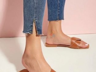 One toe cross strap slides