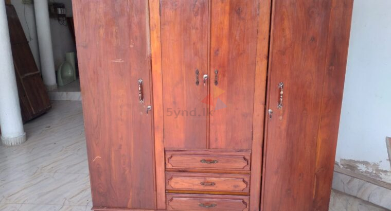 Teak 3 Doors Almarie