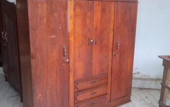 Teak 3 Doors Almarie