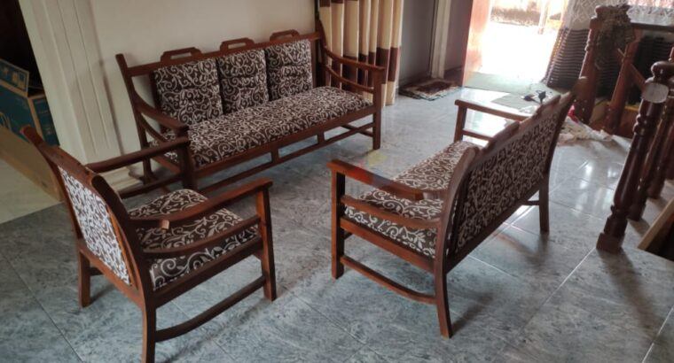 තේක්ක පුටු සෙටිය