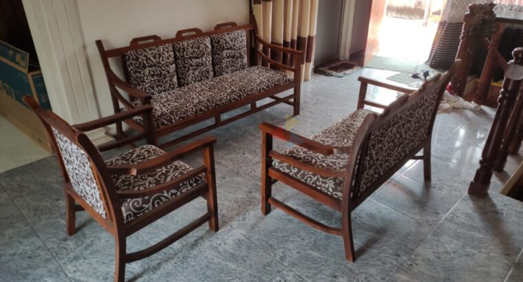 තේක්ක පුටු සෙටිය
