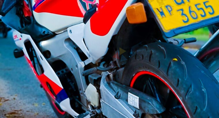 Honda CBR MC22 2003