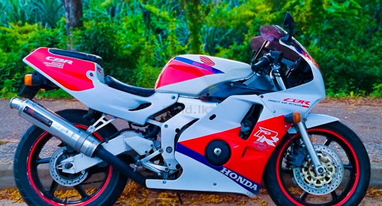 Honda CBR MC22 2003