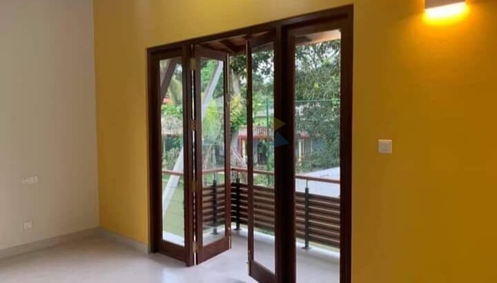 House For Sale In Thalawathugo