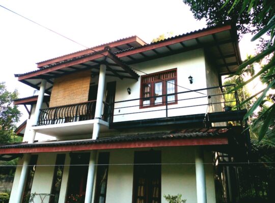 Upstairs House For Rent In Weliweriya